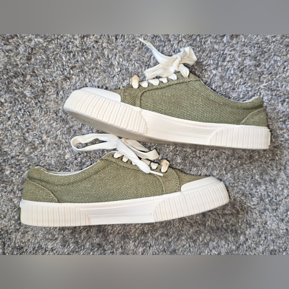 Crazy Horse Liz Claiborne Canvas Sneakers Womens 6.5 Olive Low Lace Up Casual - Picture 7 of 9